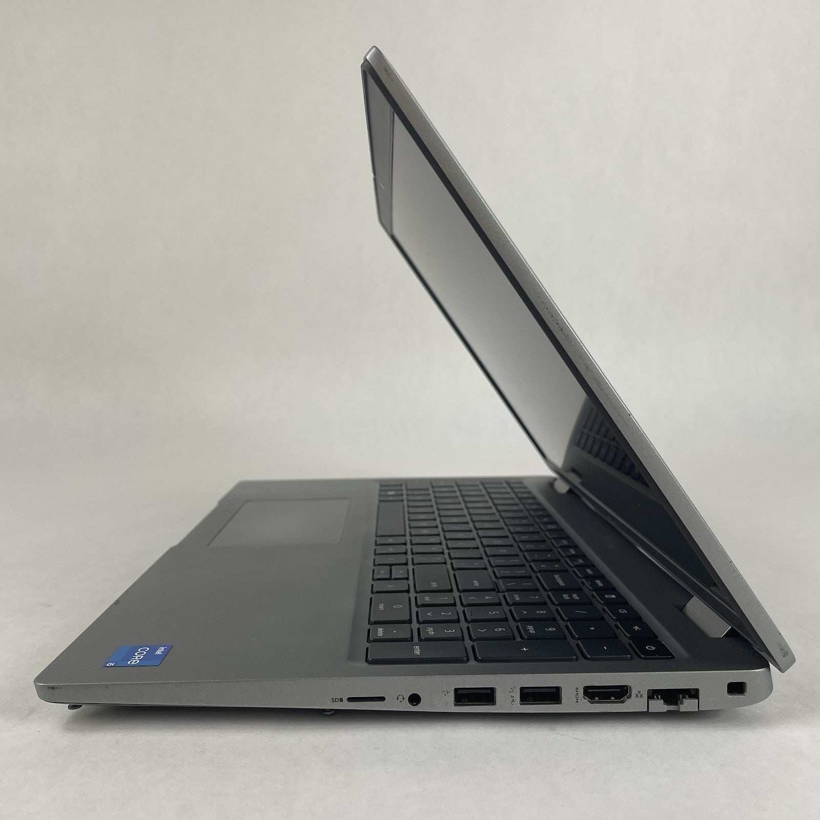 Dell Latitude 5530 15.6" i5-1235U 3.96GHz 8GB RAM No SSD/OS/AC - Scratched Paint4