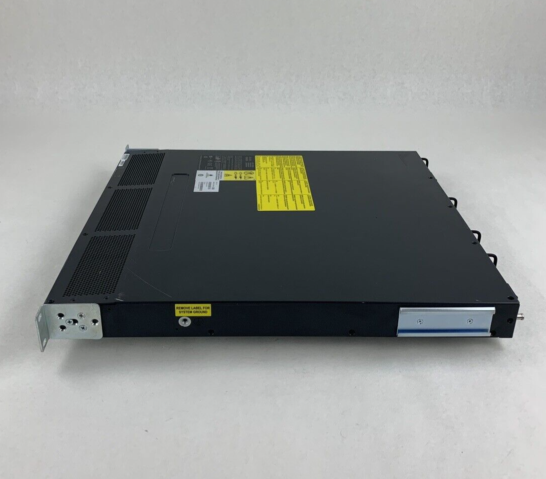 Cisco DS-C9148-K9 V01 48-Ports 16G  1U Multilayer Fabric Switch Tested Reset