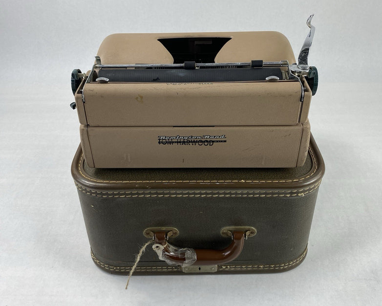 Remington Quiet Riter Miracle Tab Manual Typewriter with Case and Key Untested