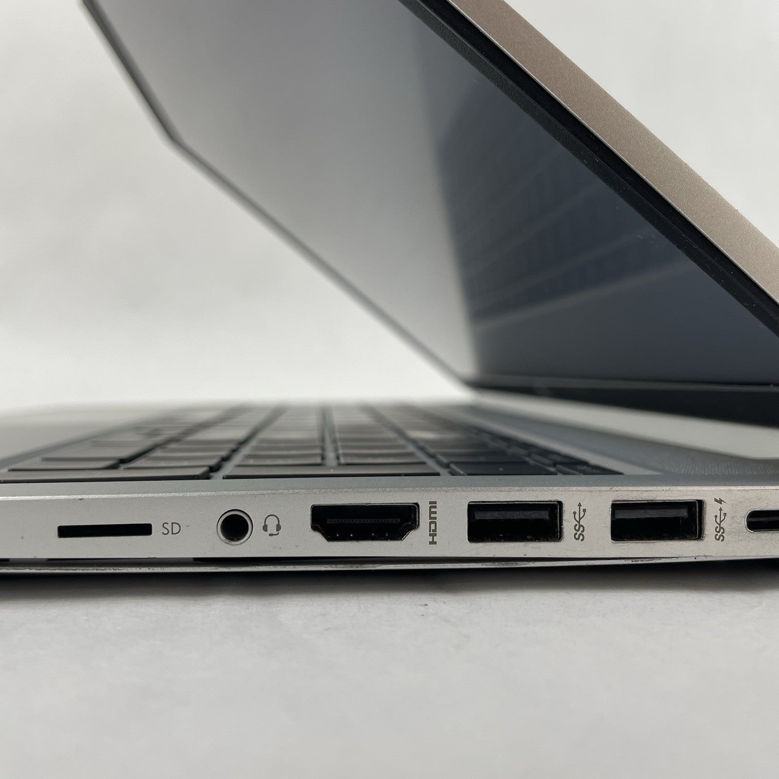HP ProBook 450 G8 15.6" i5-1135G7 2.40 GHz 8 GB RAM No SSD/OS/AC - Bad USB7