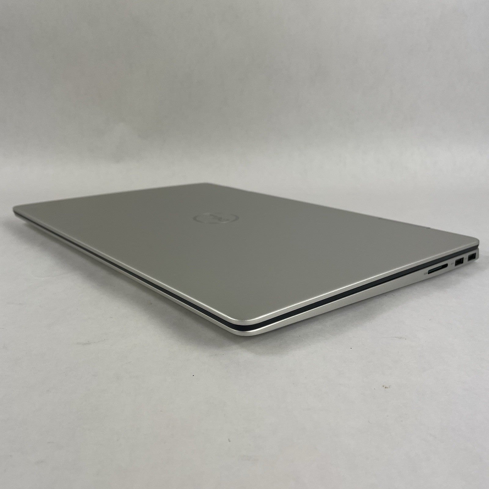 Dell Inspiron 7586 15.6" i5-8265U 1.60 GHz 8 GB RAM No SSD/OS/AC/Batt11