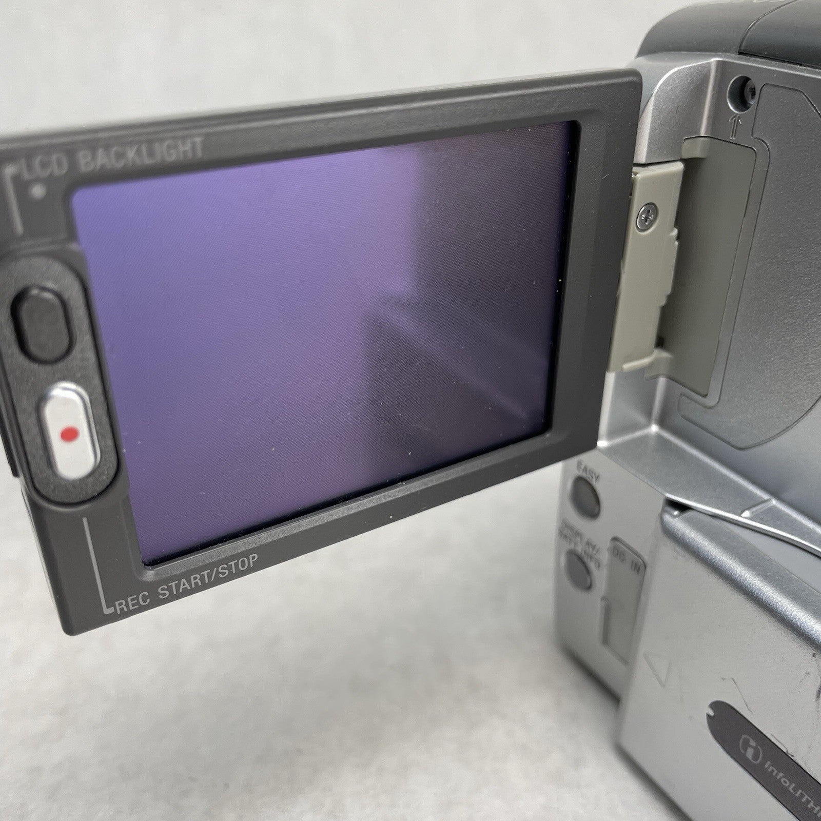 Sony Handycam DCR-PC109 Mini DV Hybrid Camcorder With Nightshot / Nightvision