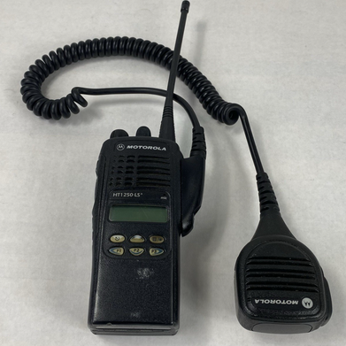 Motorola HT1250 LS + AAH25RDH9DP7AN Two Way Radio with Battery and Mic Untested