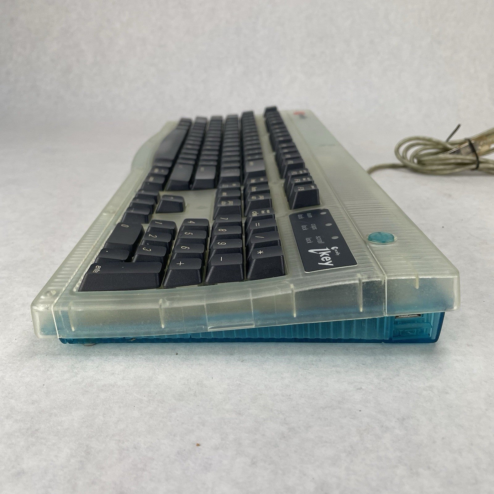 Macally iKey Wired USB Keyboard