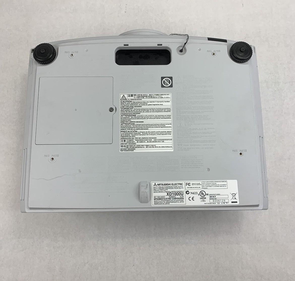 Mitsubishi XD1000U Projector - Parts or Repair
