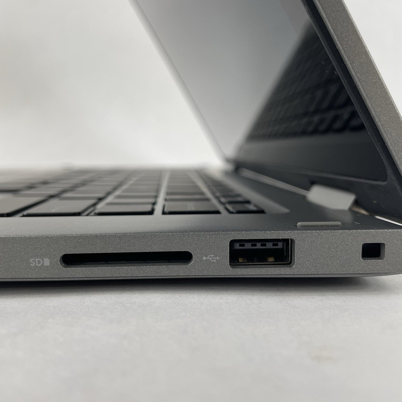 Dell Inspiron 5379 13.3" i5-8250U 1.60 GHz 8 GB RAM No SSD/OS/AC8