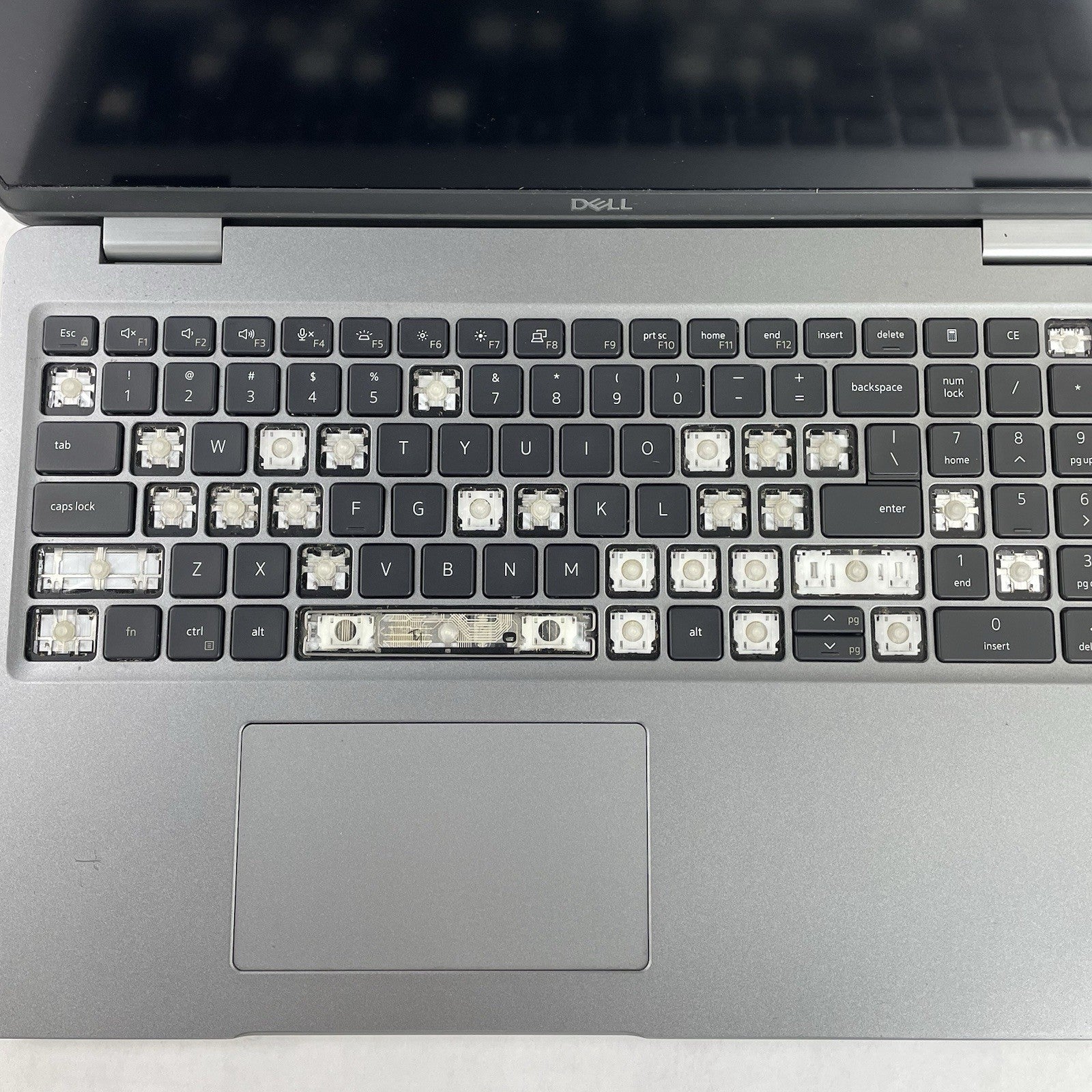 Dell Latitude 5520 15.6" i5-1135G7 2.40GHz 8GB RAM No SSD/OS/Batt - Missing Keys2