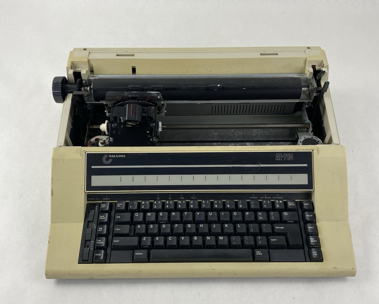 Nakajima AE-710 Electronic Typewriter Power Tested No AC Adapter Missing Lid