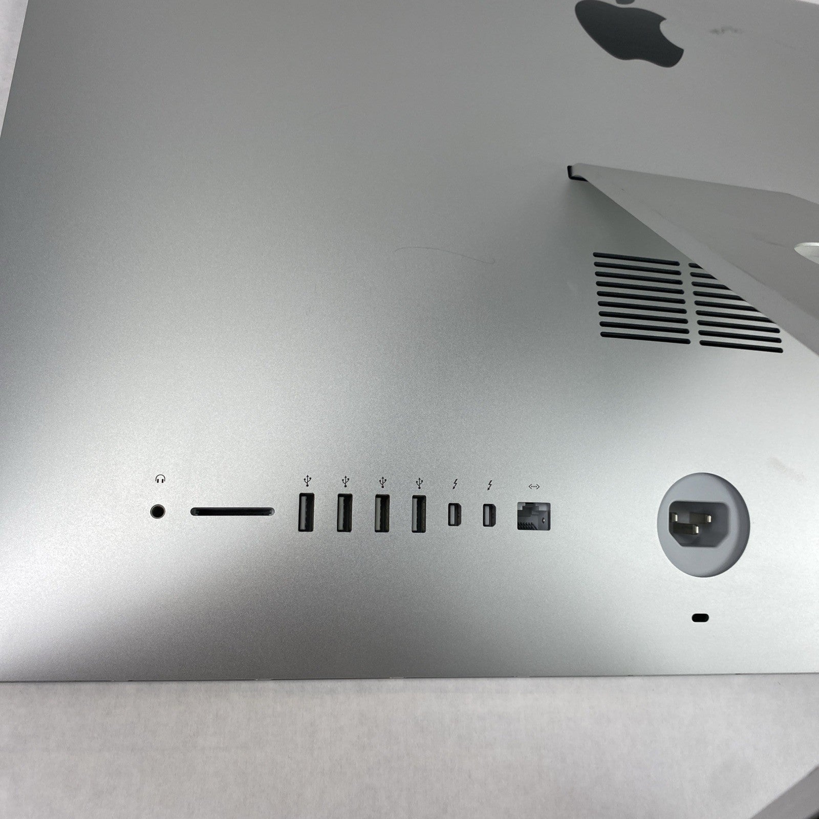 Apple A1418 iMac 21.5" 2014 1.40GHz i5 8GB RAM 500GB HDD macOS 11.7.1