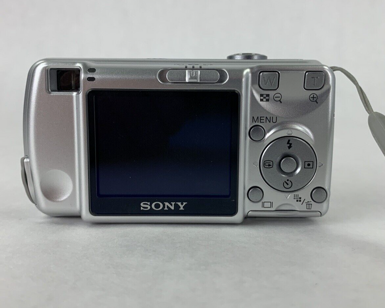 Sony DSC-S600 Cyber Shot 6.0 MP Digital Camera w/ Case No Power Parts and Repair