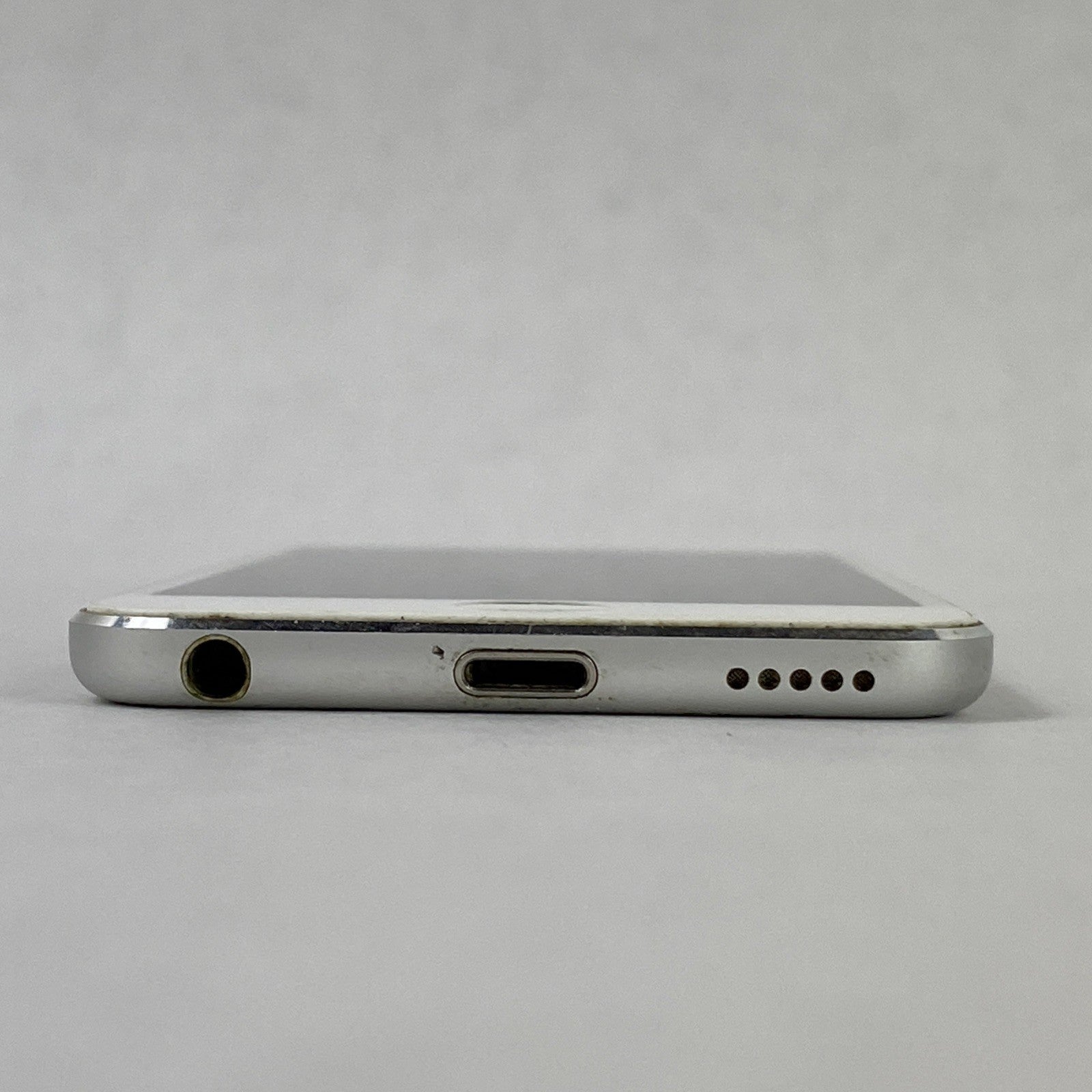 Apple iPod Touch 6th Gen A1574 16GB 4" Silver IOS 12.5.79