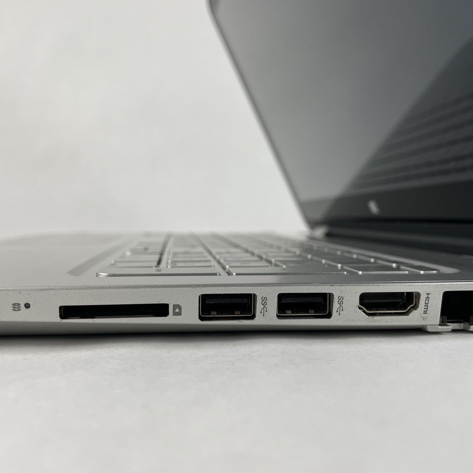 HP ENVY 15-u473cl 15.6" i5-6200U 2.30 GHz 12 GB RAM No SSD/OS/AC7