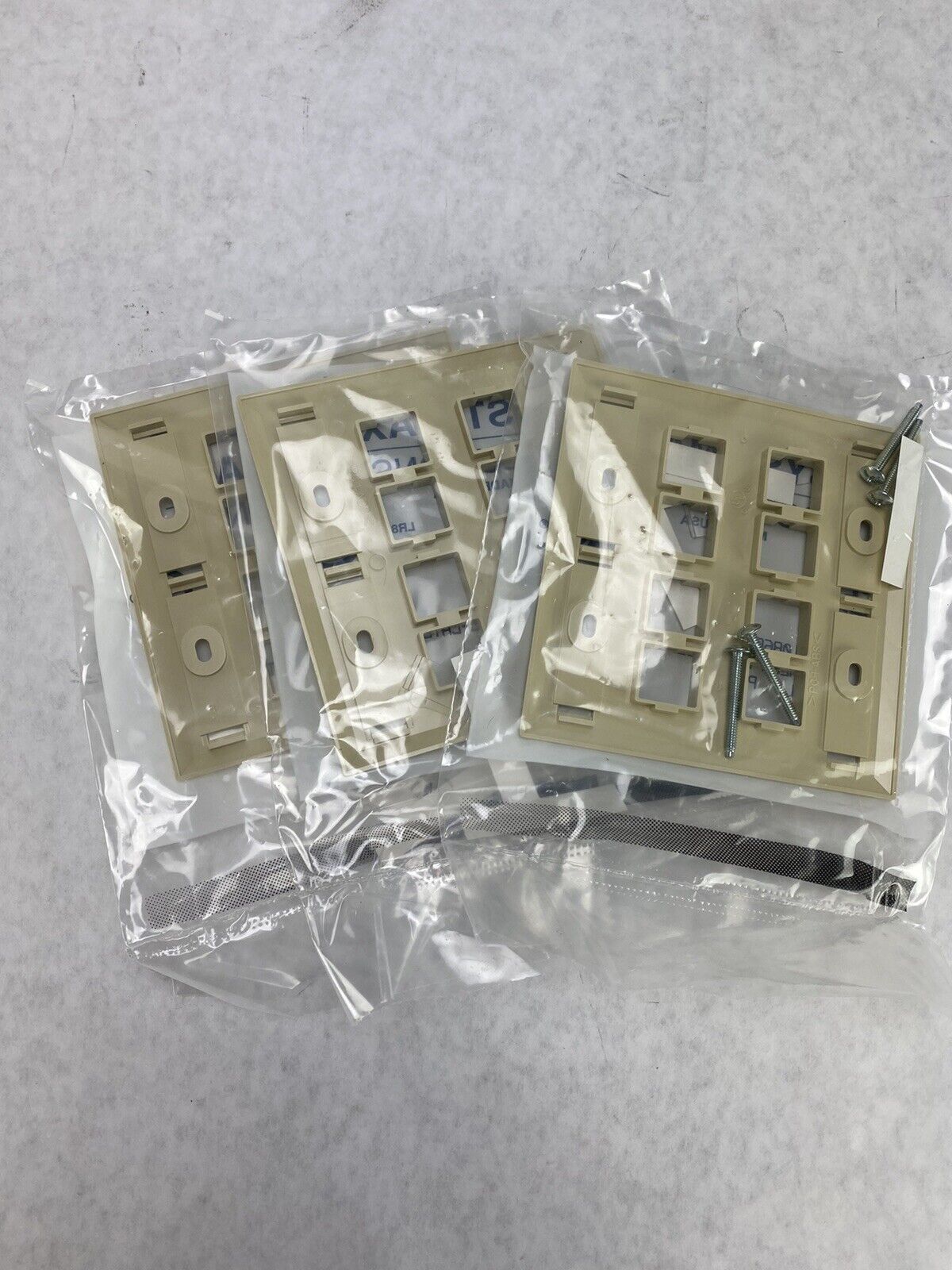 Lot( 3 ) Systimax 108685017 L Type M28L-246 8-Port Flush Mounted Faceplate Ivory