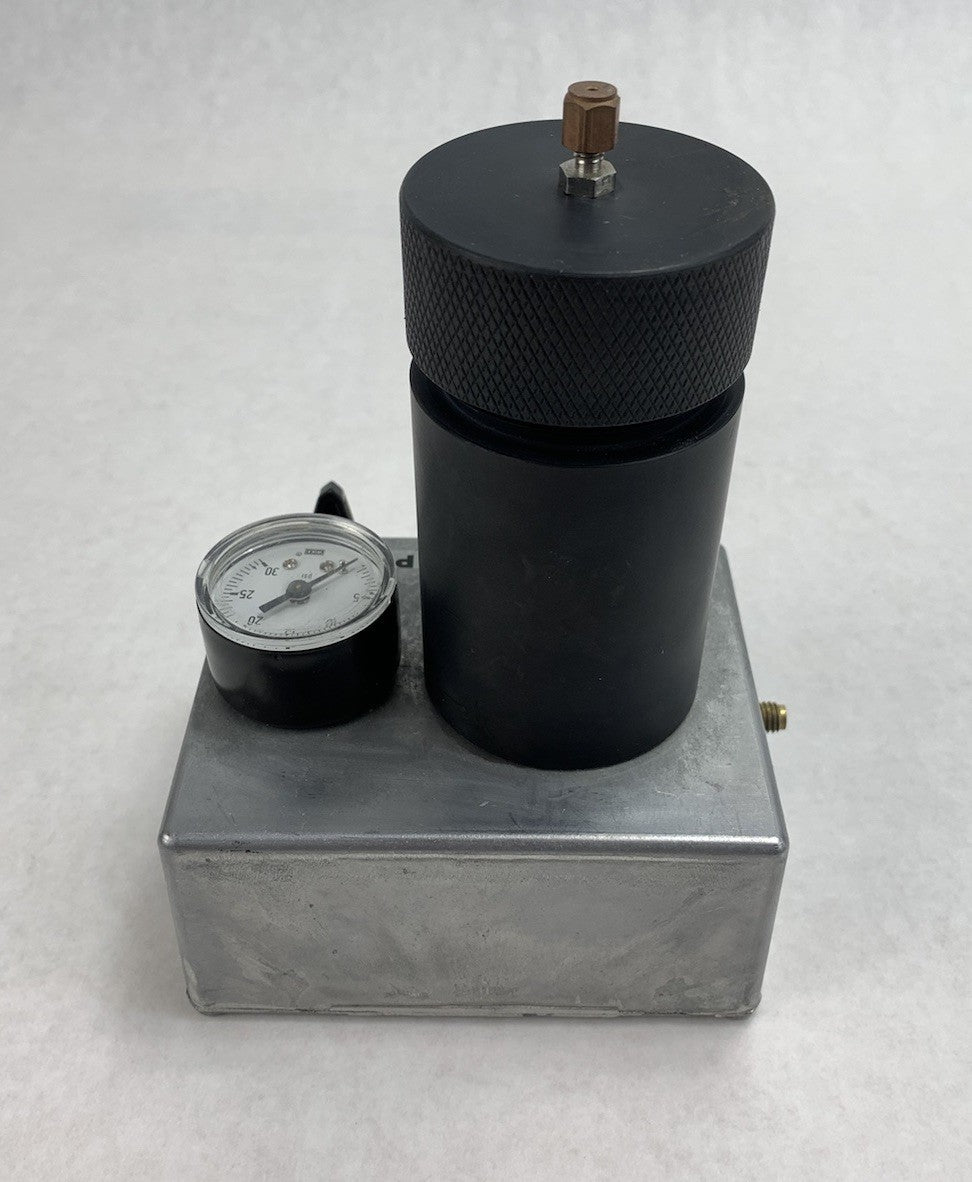 Pressure Compensated Flow Control Valve Vent With Container Vial