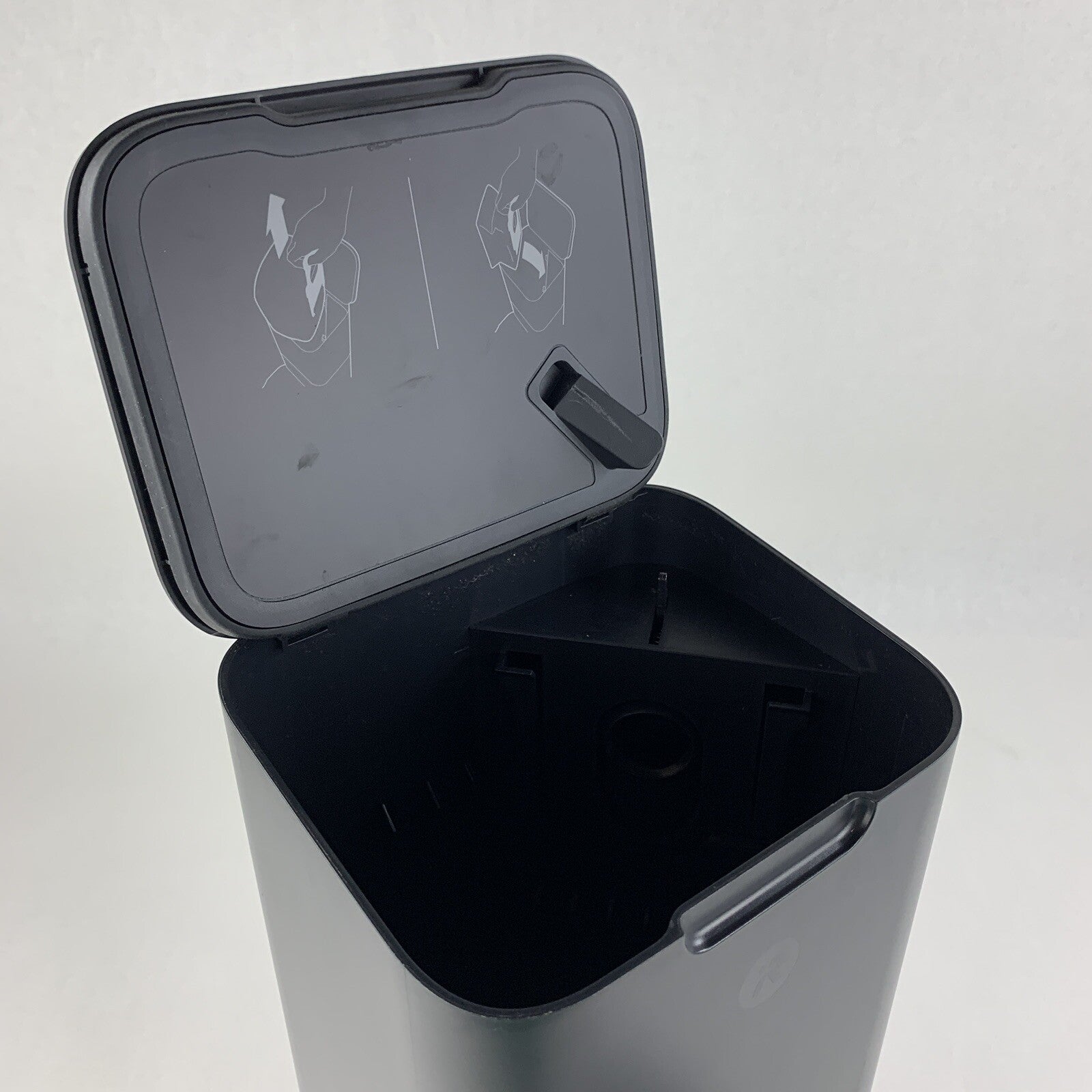 iRobot ADE-N1 Clean Base Automatic Dirt Disposal Tested No Disposable Bag