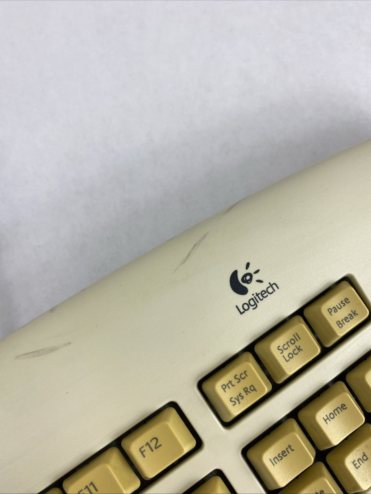 Logitech Y-SG13 PS/2 104-Key QWERTY Wired Membrane Keyboard15