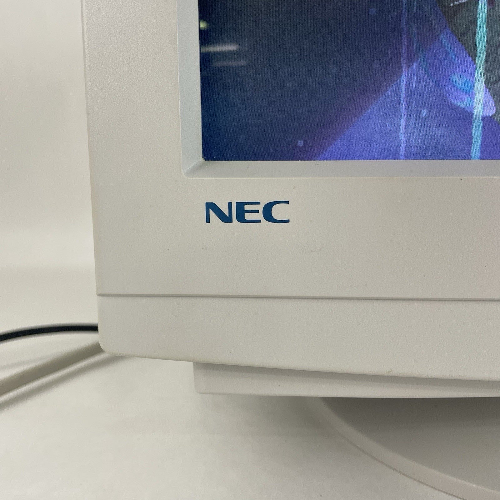 NEC AccuSync 90 17.5" AS90 N903 VGA 85hz CRT Tested4