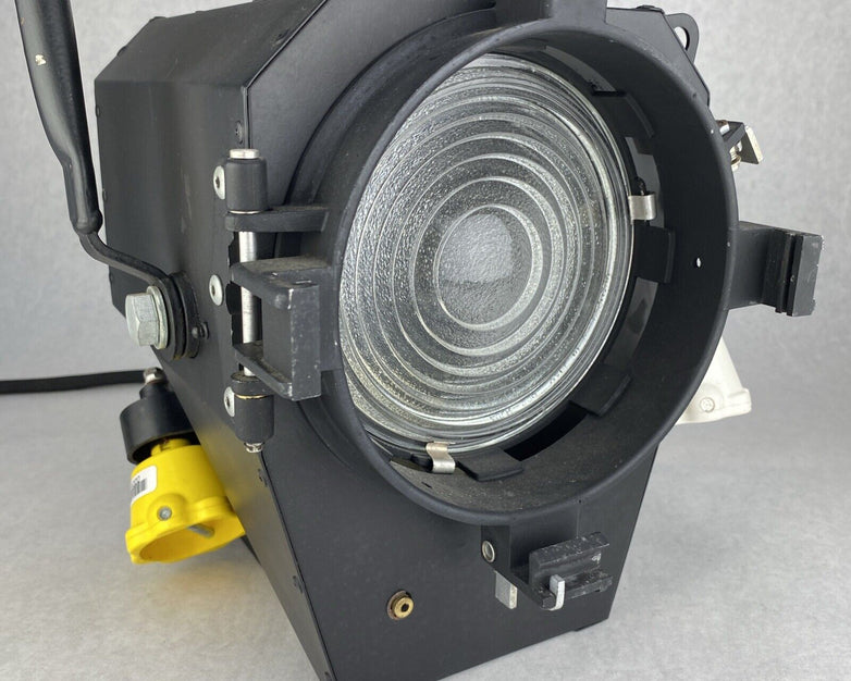 Strand QuartzColor Polaris Mod 261 Studio 1KW Fresnel Spotlight - READ