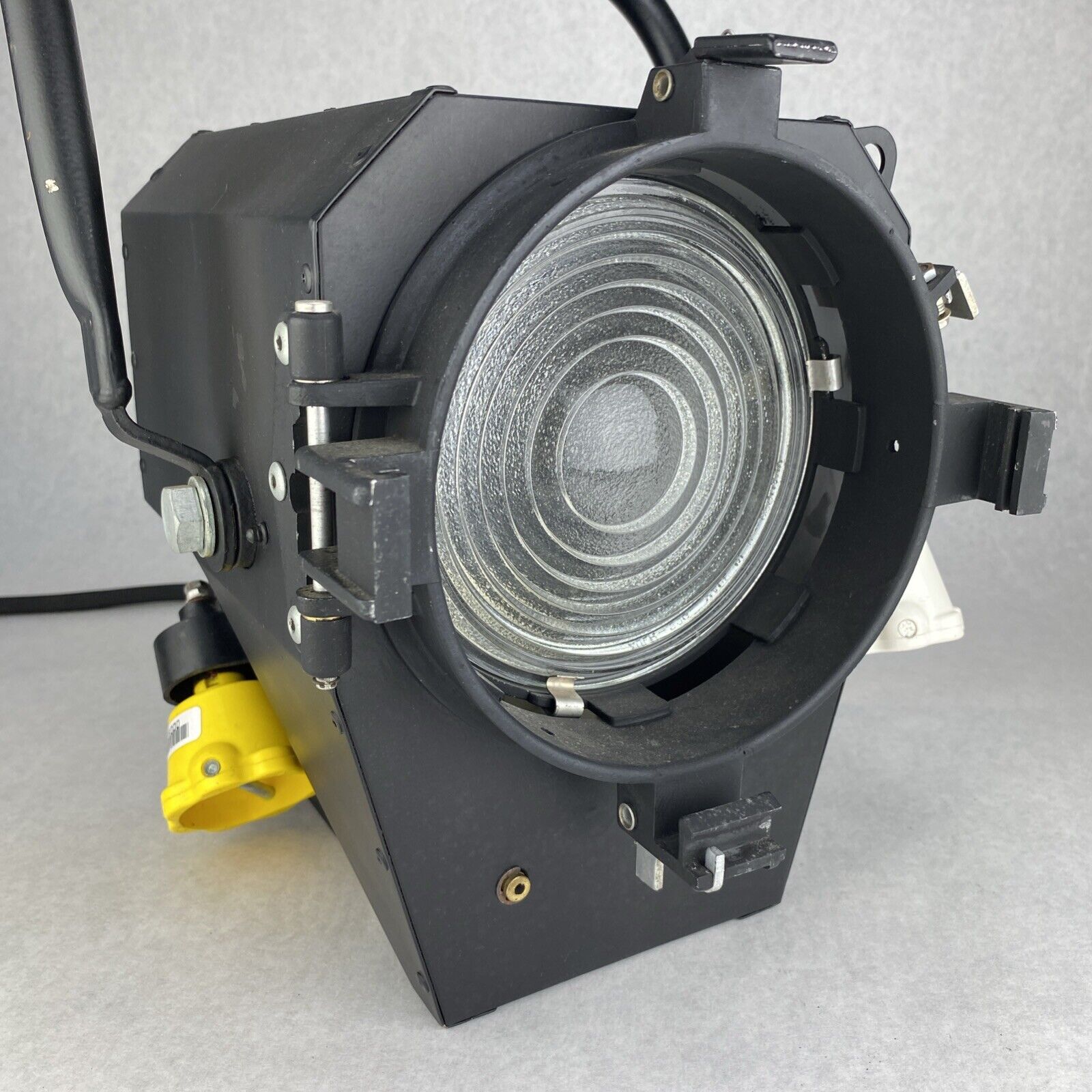 Strand QuartzColor Polaris Mod 261 Studio 1KW Fresnel Spotlight - READ