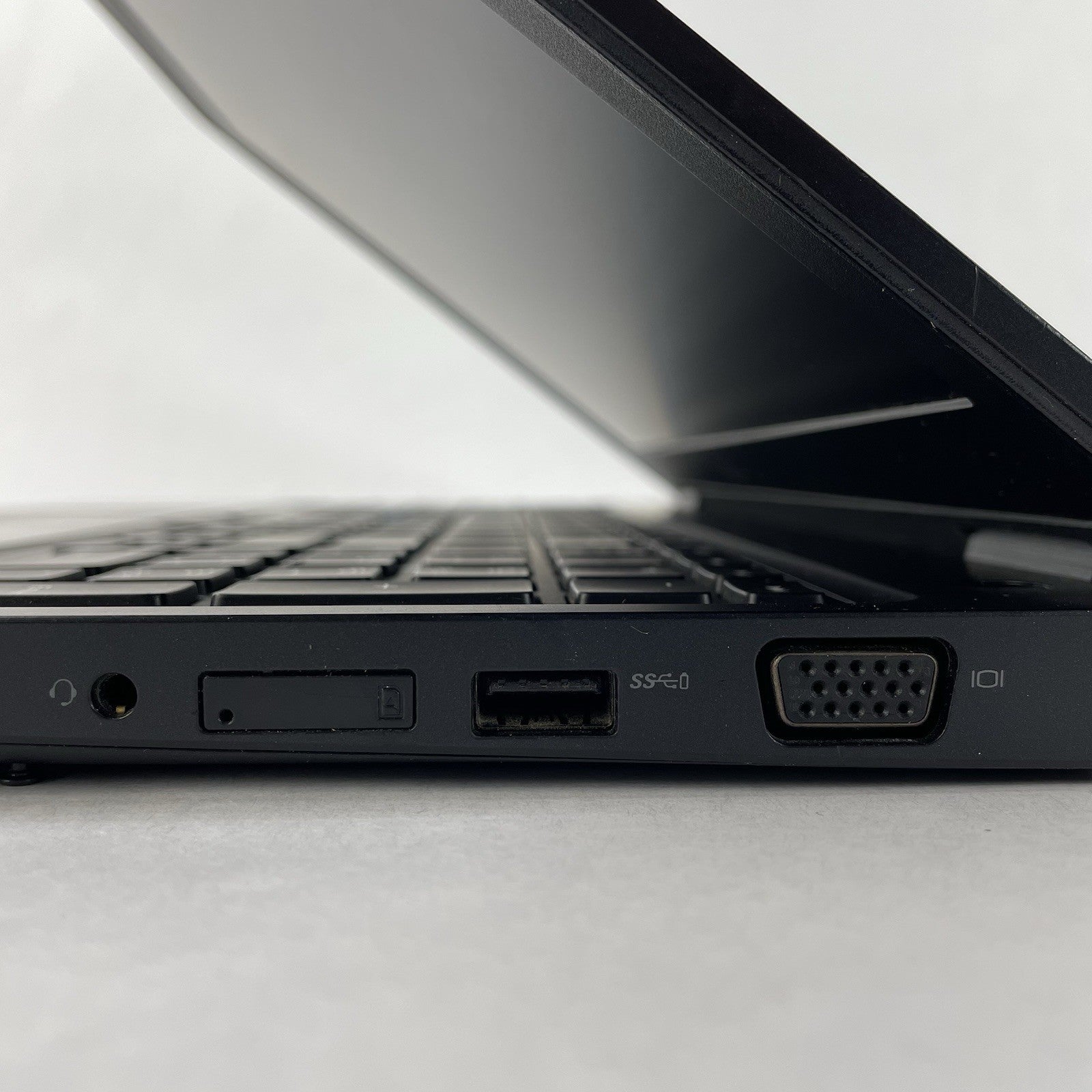 Dell Latitude 5580 15.6" i5-7300U 2.60 GHz 8 GB RAM No SSD/OS/Battery9