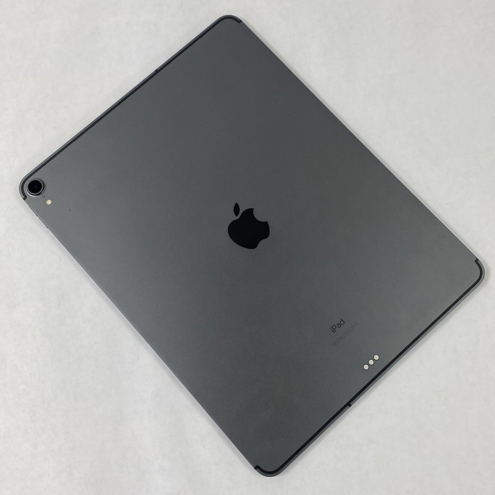 Apple iPad Pro 3rd Gen 12.9" A2014 64 GB Space Gray IOS 26.1