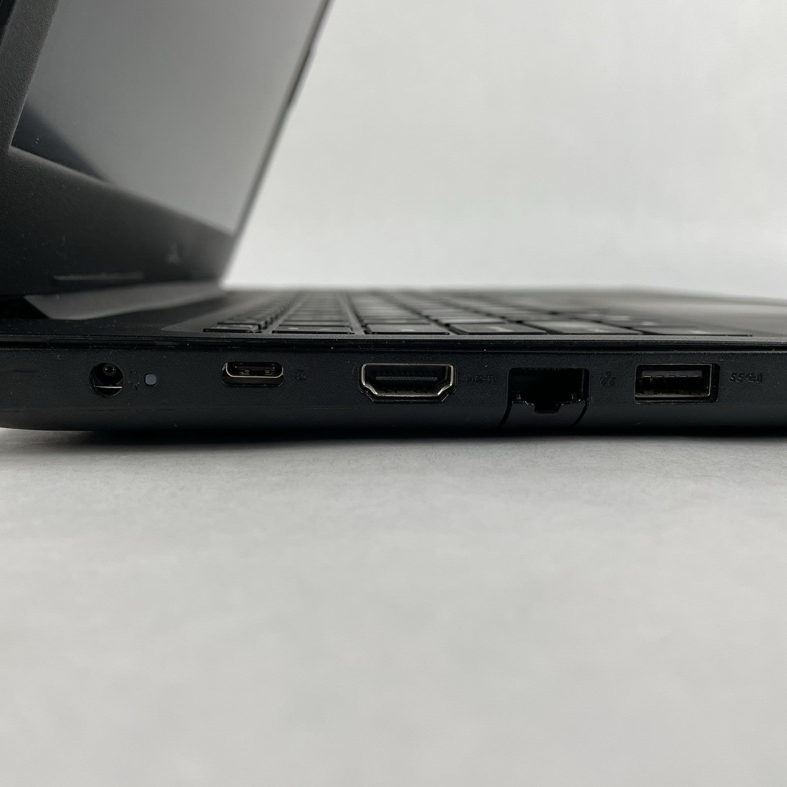Dell Latitude 3590 15.6" i5-8250U 1.60 GHz 8 GB RAM No SSD No OS - Bad Corner6