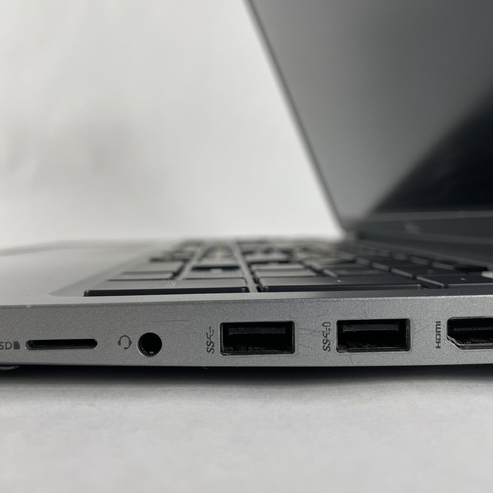 Dell Latitude 5520 15.6" i5-1135G7 2.40GHz 8GB RAM No SSD/OS/Batt - Missing Keys6