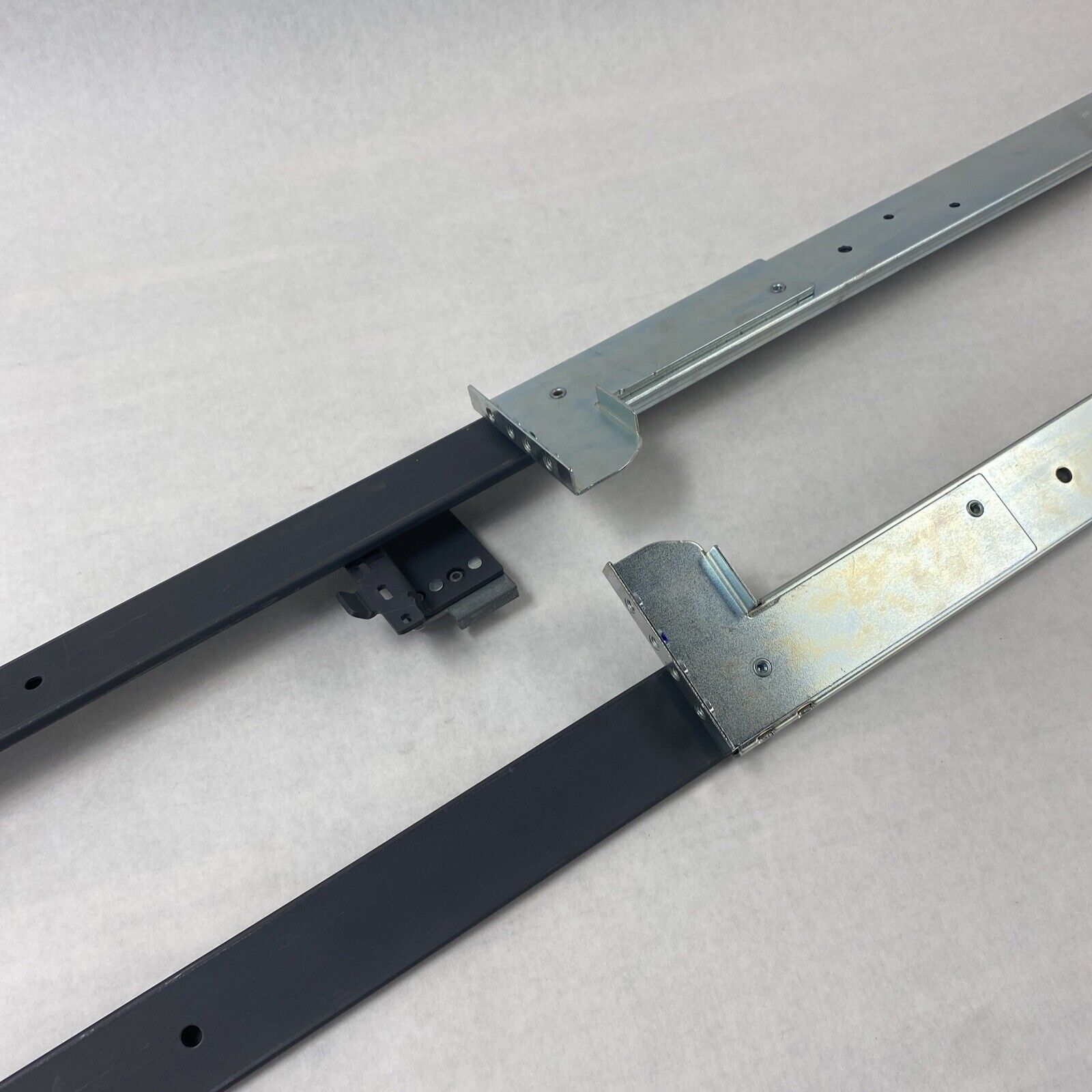 Unbranded L-4N344 / R-4N345 Left Right Server Rack Rail Set