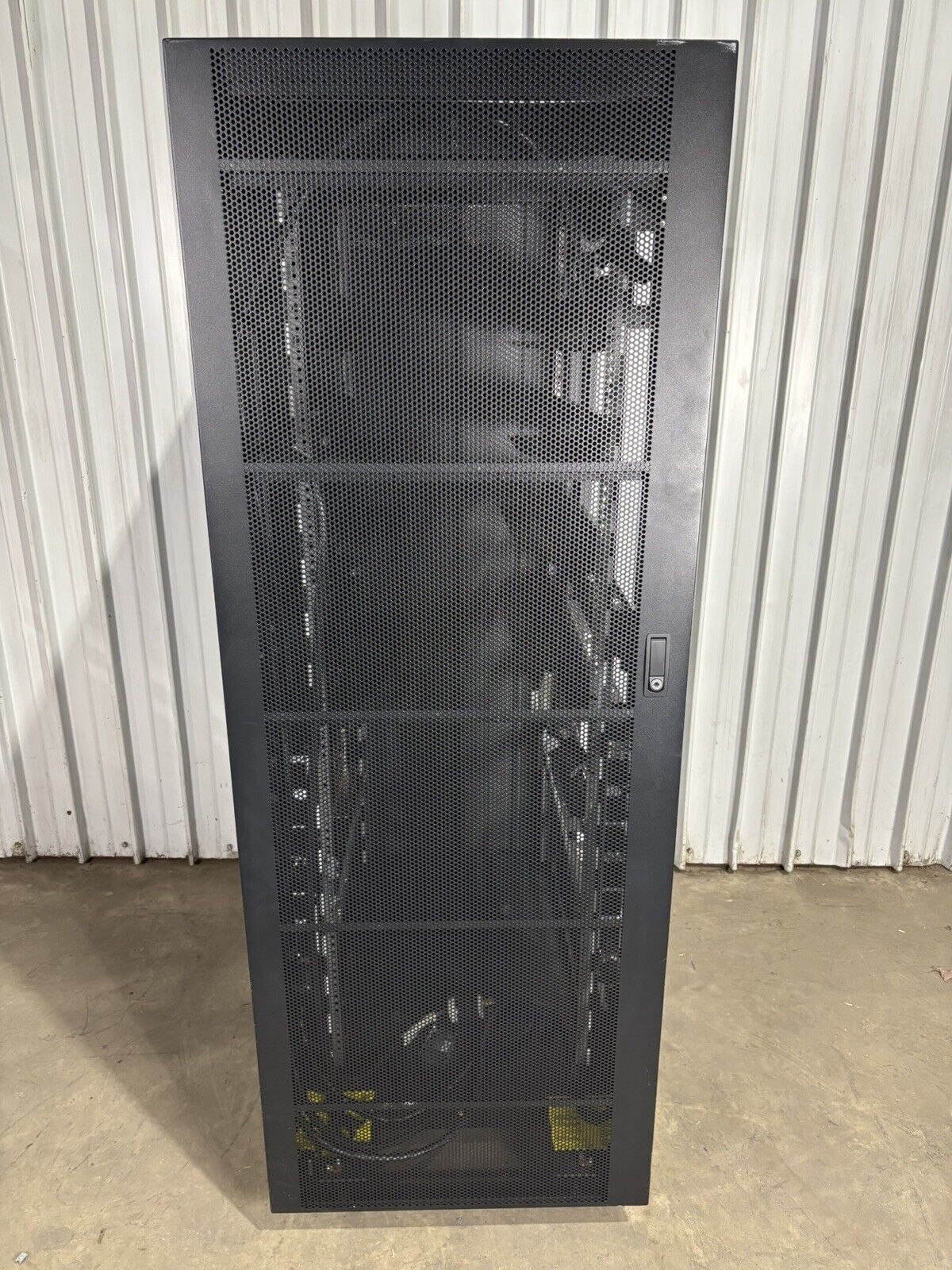 IBM 7014/7015/7017 00P1896 36U Server Rack Cabinet Missing Side Panel