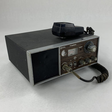 American Electronics 76-601  Freedom CB Radio Powers ON