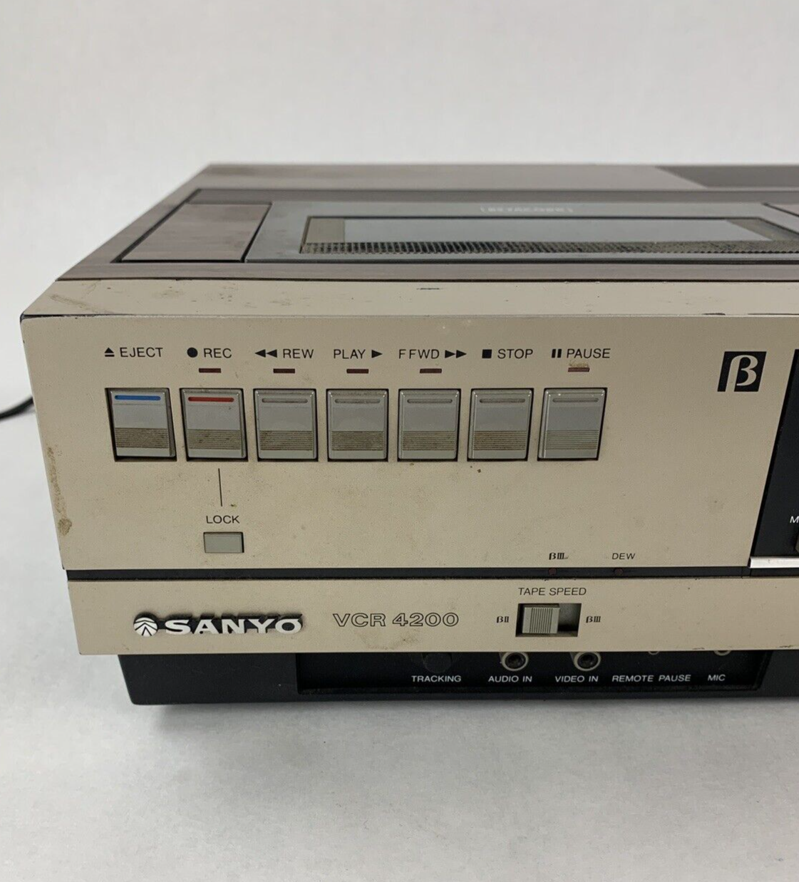 Sanyo VCR 4200 Betacord Video Cassette Recorder Power Tested Door Sticks Vintage