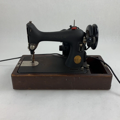 Singer Sewing Machine 15-7 Powers On Motor Runs Dried Belts