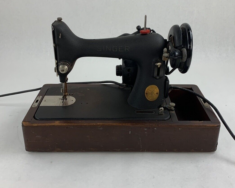 Singer Sewing Machine 15-7 Powers On Motor Runs Dried Belts