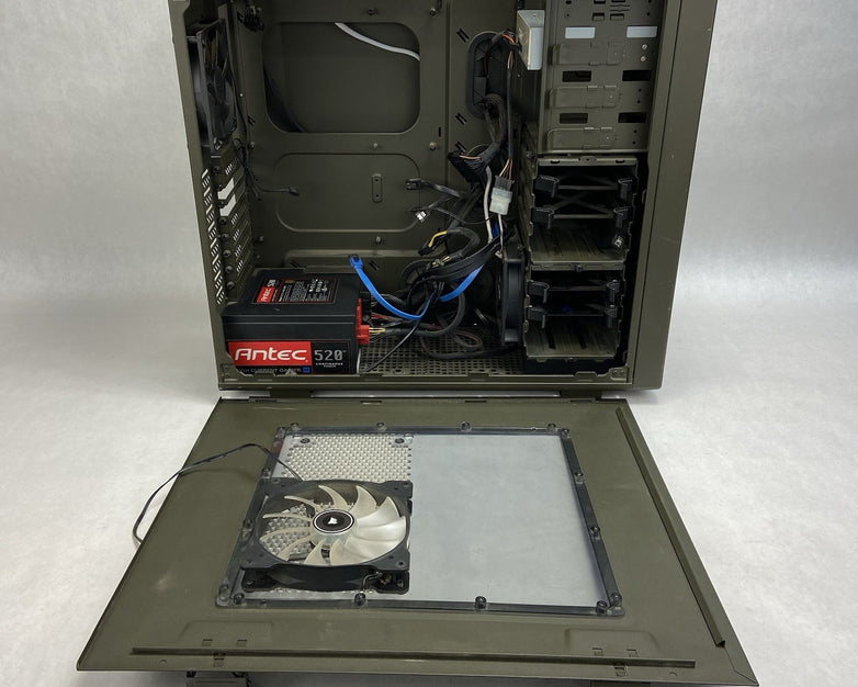 Corsair Vengeance C70 Mid Tower Gaming Case Antec HCG-520M 520W PSU