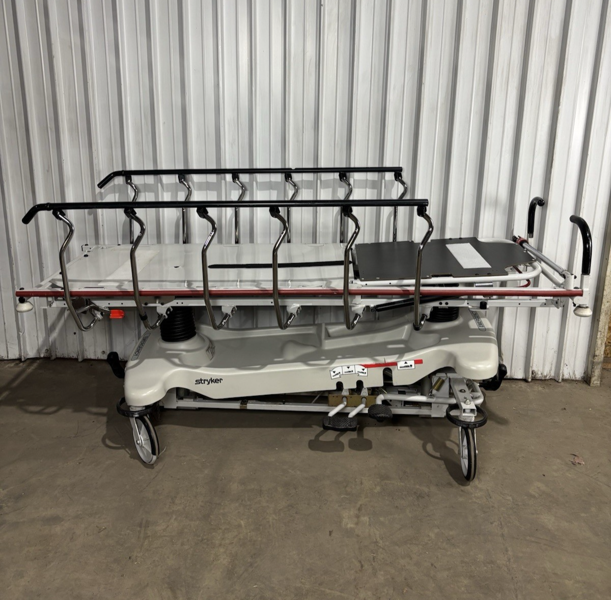 Stryker 1001 IPX2 Pedal Hydraulic Stretcher Deteriorated Rubber Wheels No Bed