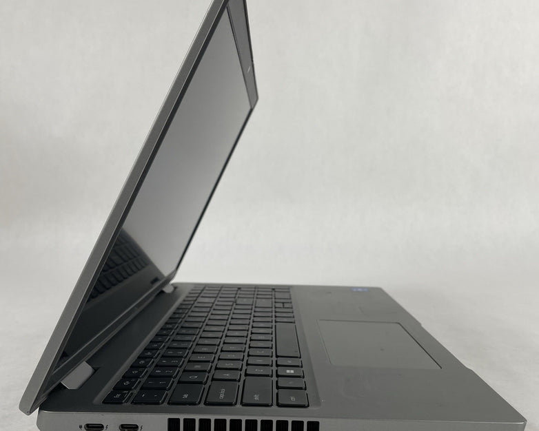 Dell Latitude 5520 15.6" i5-1145G7 2.6GHz 8GB RAM No SSD/OS/AC - Scratched Paint