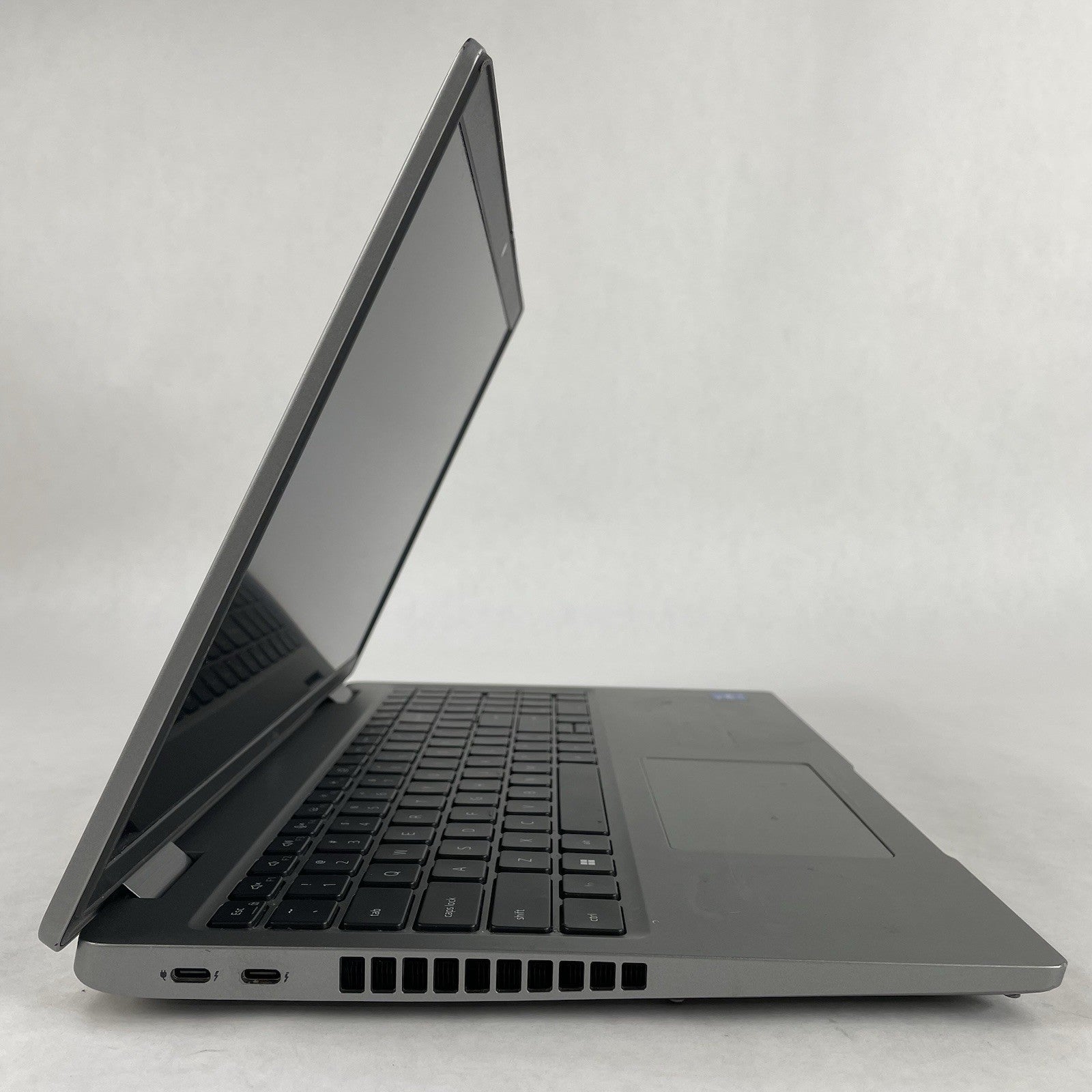 Dell Latitude 5520 15.6" i5-1145G7 2.6GHz 8GB RAM No SSD/OS/AC - Scratched Paint6