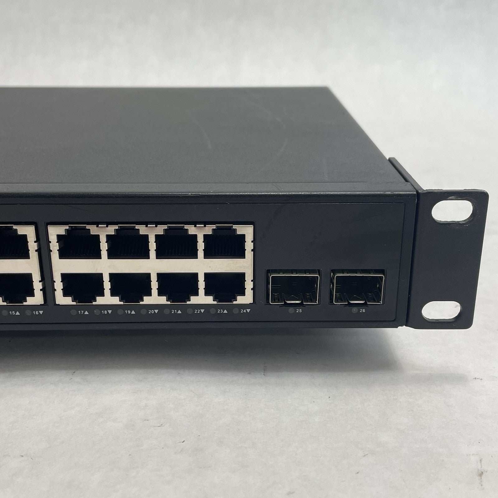 Lantronix SM24TAT2SA-VT 24-Port Managed Gigabit Ethernet PoE+ Tested & Reset5