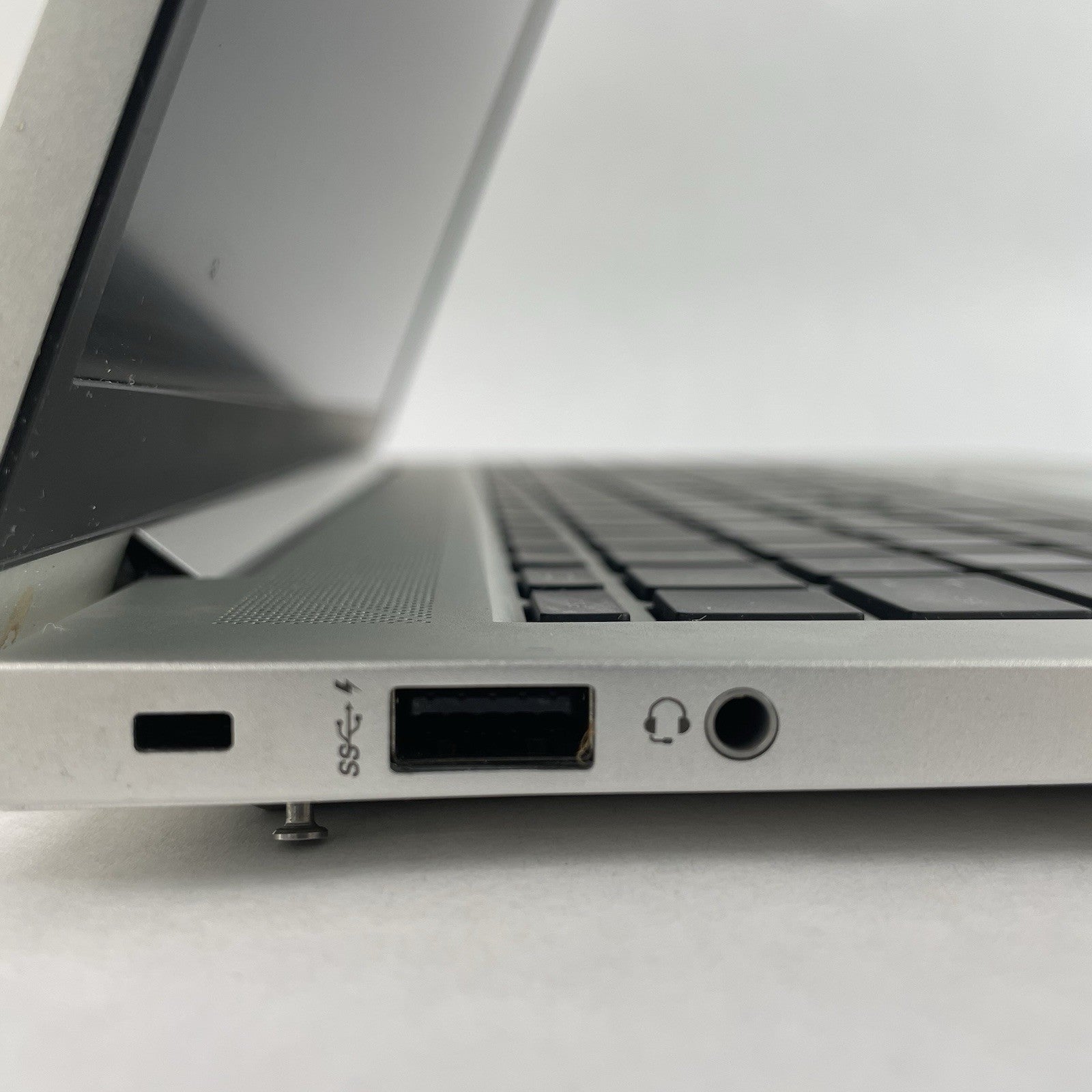 HP EliteBook 850 G8 15.6" i5-1145G7 2.60 GHz 8 GB RAM No SSD/OS/AC - Bad USB4
