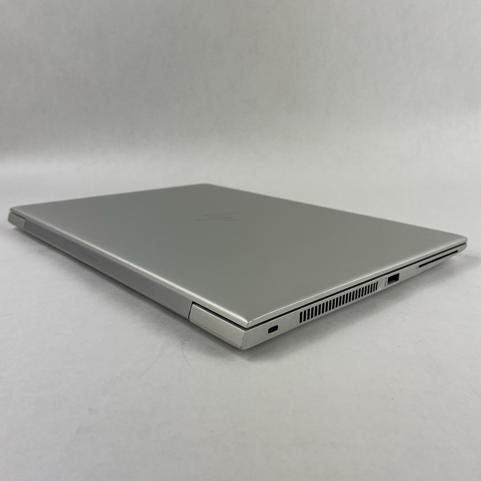 HP mt45 14" Ryzen 3 Pro 3300U 2.10 GHz 8 GB RAM No SSD/OS/AC - Tilted Key9