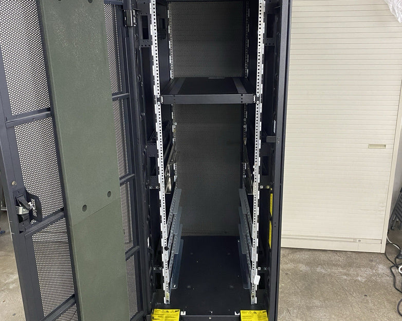IBM 7014-T00 Enterprise 19" Rack Enclosure No Keys