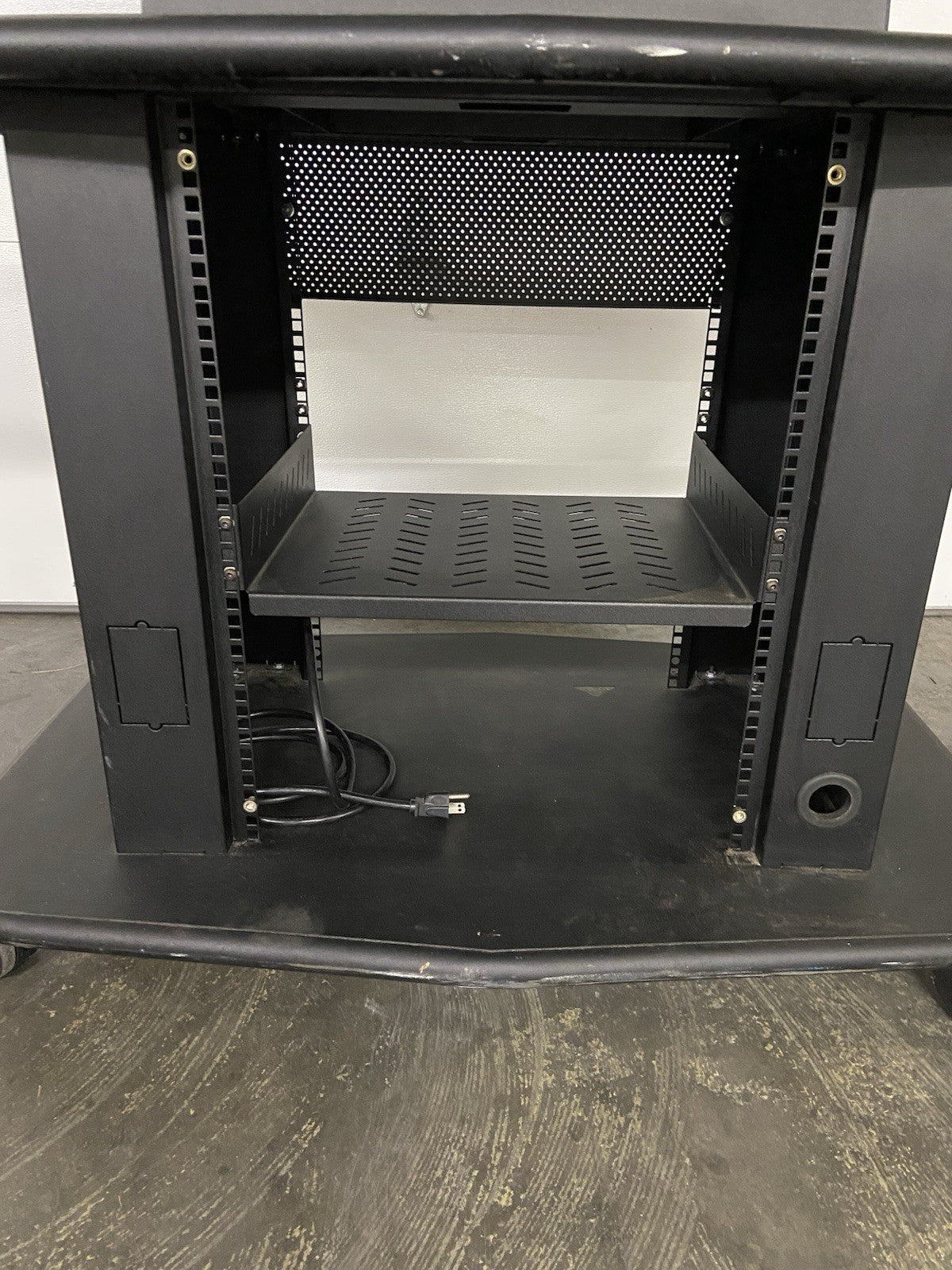 Avtech GM-350S Conferencing Cart W/Rackmount ETA Systems ETAS15L 15A Power Unit