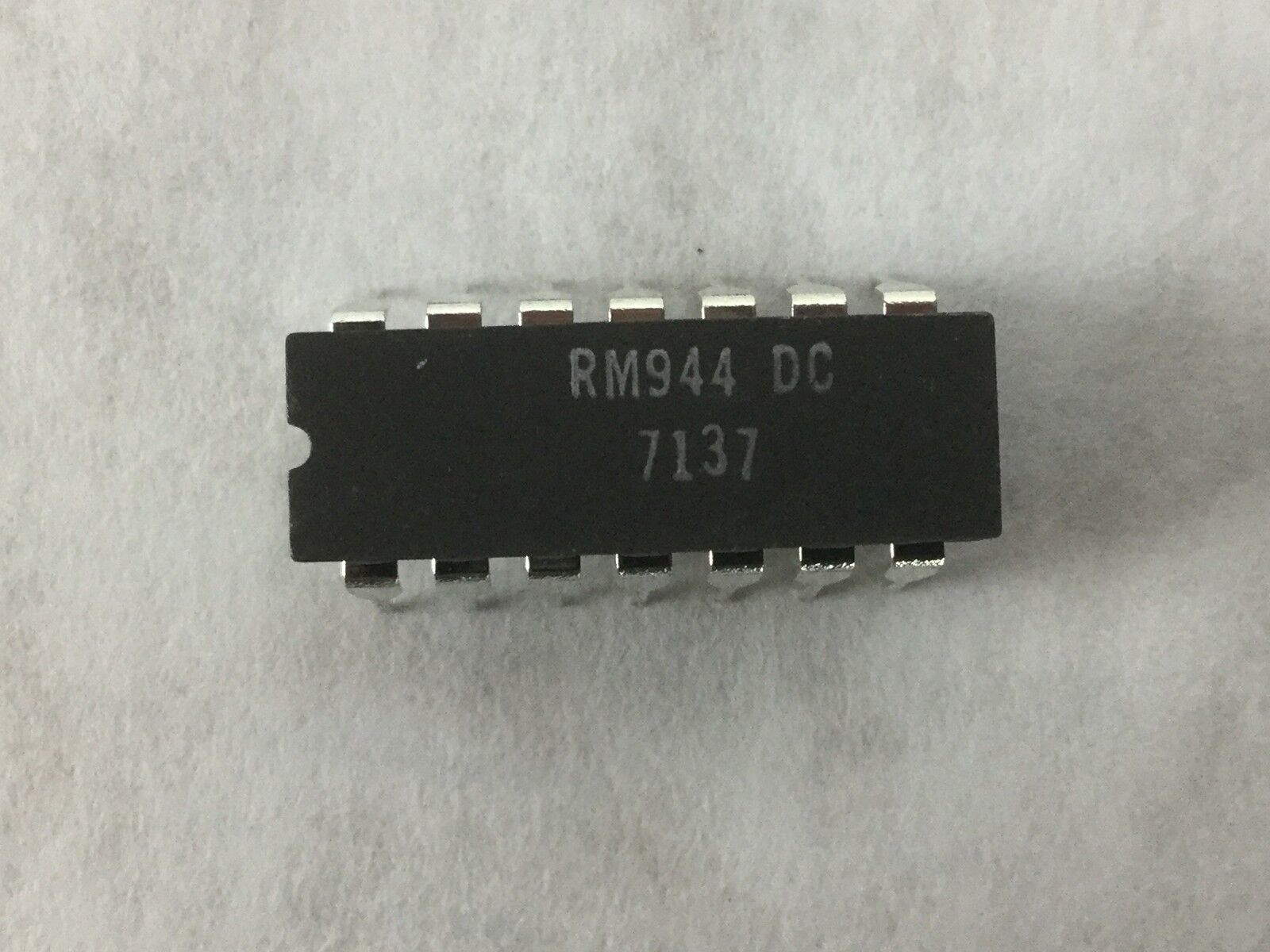 RM944 DC (7137) 14 Pin  Lot of 25  NEW