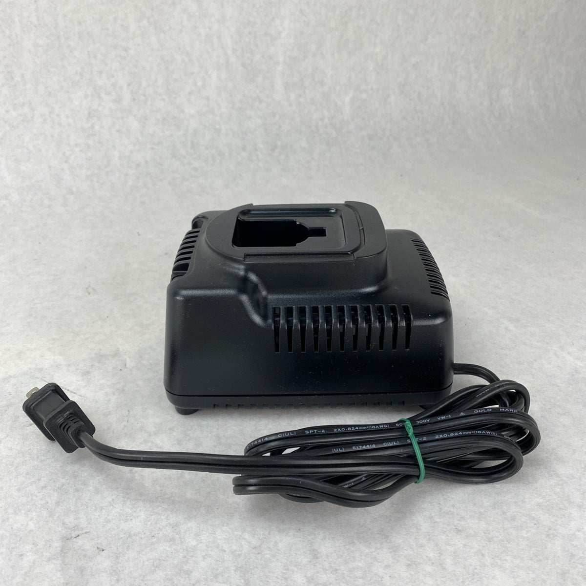 DeWalt DW9116 7.2V 18V 1 Hour Charger Lot of 26