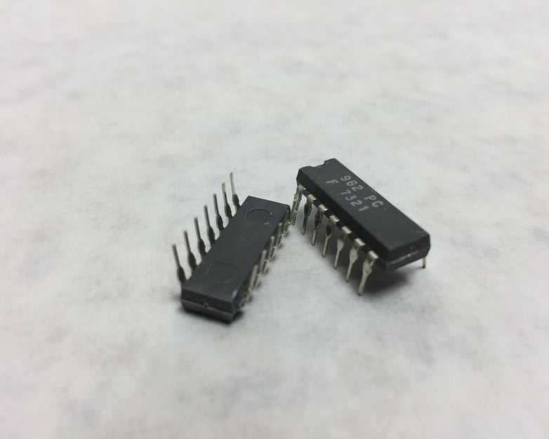 Fairchild 962 PC Integrated Circuit  Lot of 7 NOS
