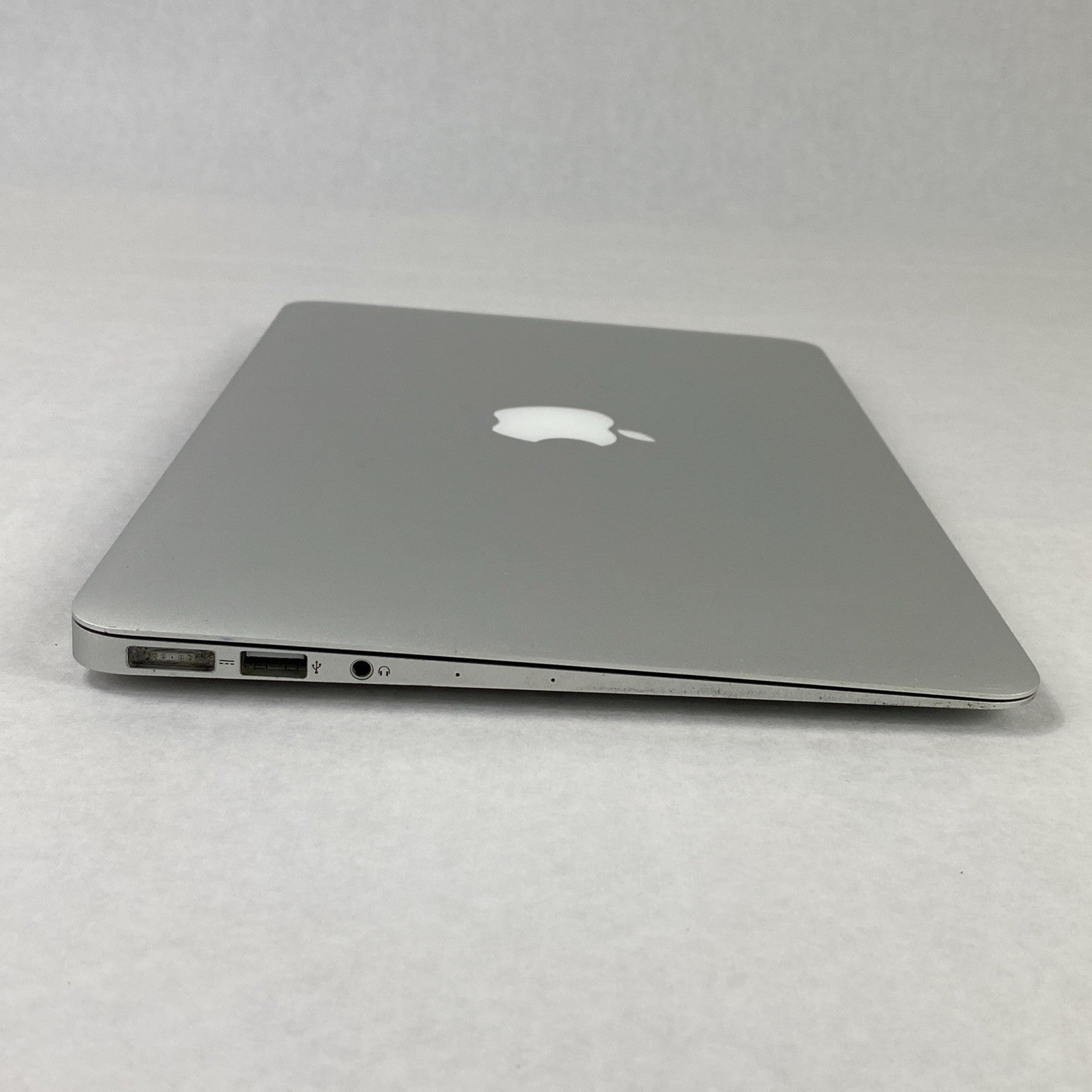 Apple A1465 MacBook Air 2013 11" 1.3Ghz i5 4GB RAM 120GB SSD os11.7.1 321 Cycles