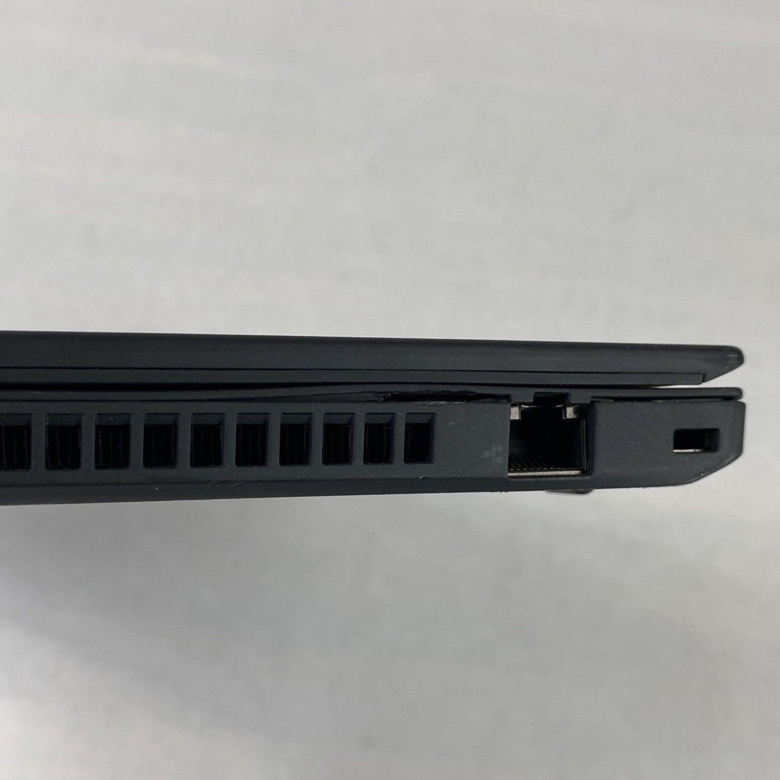 Lenovo ThinkPad T14 Gen 1 i5-10310U 1.70 GHz 8 GB RAM 14" No Batt. No SSD No OS