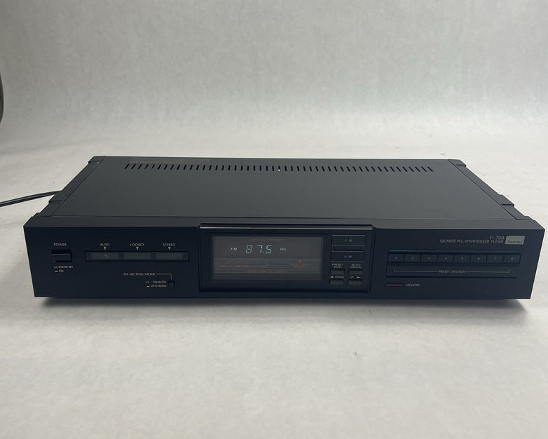 Sansui T-700 Quartz PLL Synthesizer AM/FM Stereo Tuner Power Tested