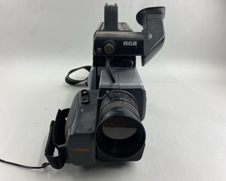 RCA CC320 - Pro Edit VHS HQ Camcorder w/Battery, Adapter, & Case