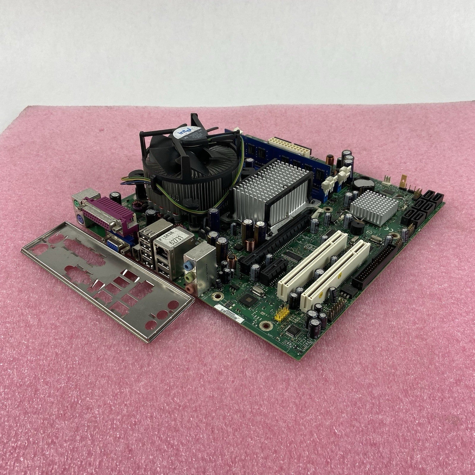 Intel DQ965GF Motherboard Intel Core 2 Duo 6400 2.13GHz 2GB RAM w/IO0